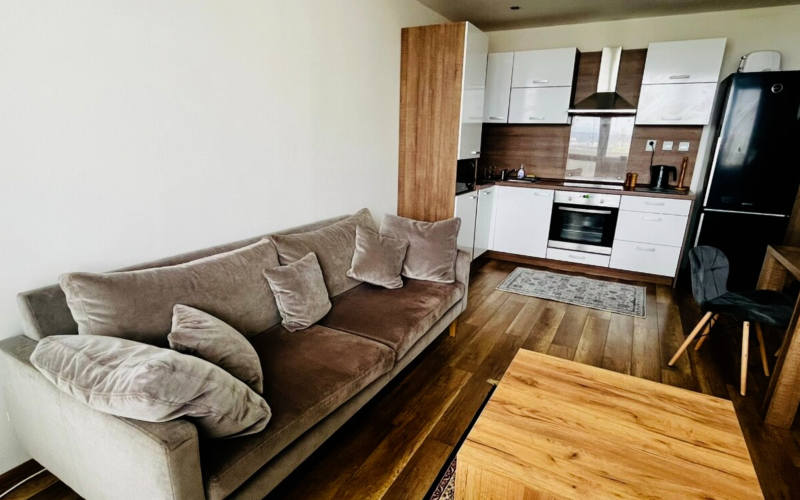 Svetlý 3-izbový byt | balkón | klíma | pripravený na bývanie