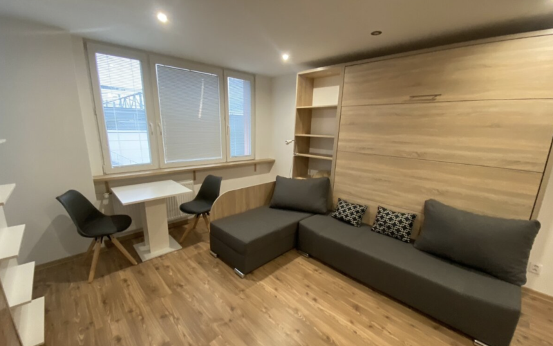 PRIESTRANNÝ, KOMPLETNE ZARIADENÝ 1-IZBOVÝ BYT – KOŠICE ZÁPAD (TERASA)