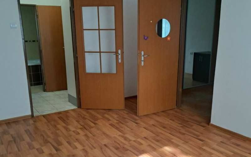 Na predaj slnečný 3iz. byt s pivnicou V Hlohovci