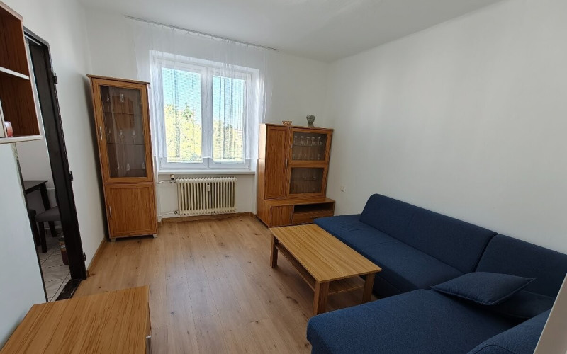 Prenájom 2 izbového tehlového bytu s balkónom. Michalovce, ulica prof. Hlaváča.