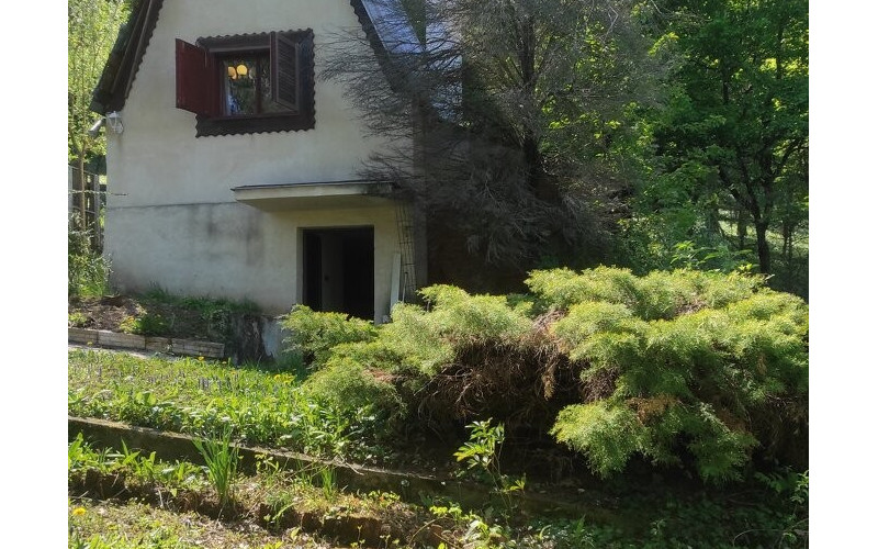 Na predaj záhrada s chatkou v Horných Orešanoch ( Majdánske)
