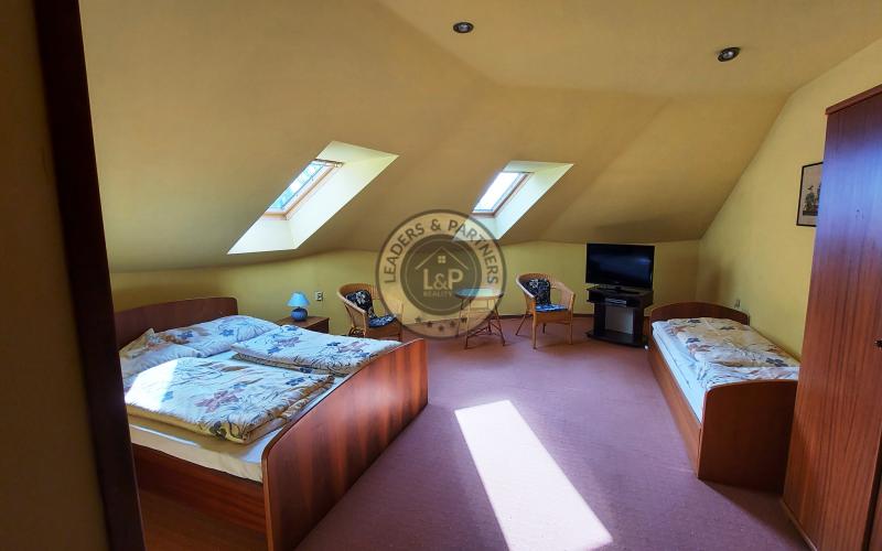 Na predaj Motorest KANADA - Hriadky.