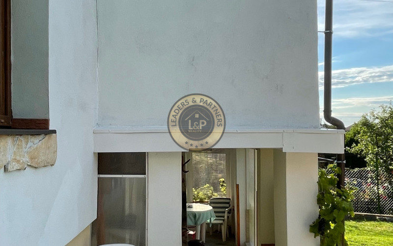 NA PREDAJ: Priestranný rodinný dom Nitra - Zobor s garážou