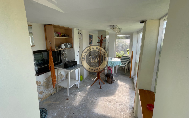 NA PREDAJ: Priestranný rodinný dom Nitra - Zobor s garážou