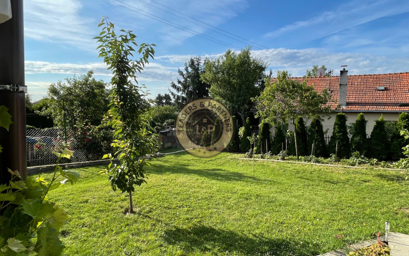 NA PREDAJ: Priestranný rodinný dom Nitra - Zobor s garážou