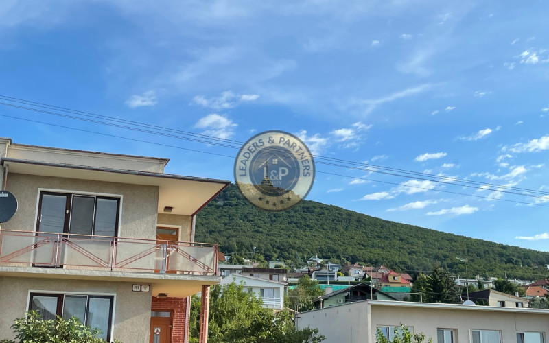 NA PREDAJ: Priestranný rodinný dom Nitra - Zobor s garážou