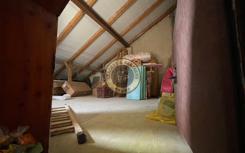 NA PREDAJ: Priestranný rodinný dom Nitra - Zobor s garážou