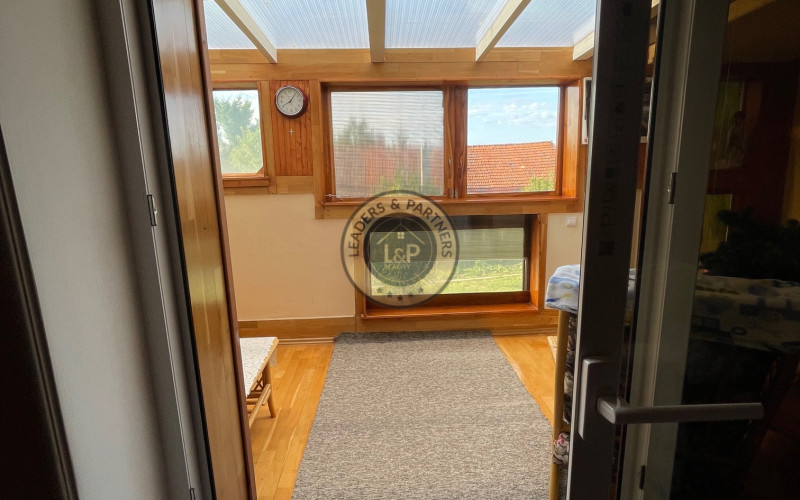 NA PREDAJ: Priestranný rodinný dom Nitra - Zobor s garážou