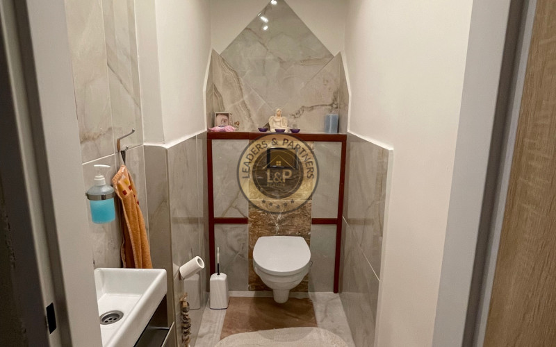 NA PREDAJ: Priestranný rodinný dom Nitra - Zobor s garážou