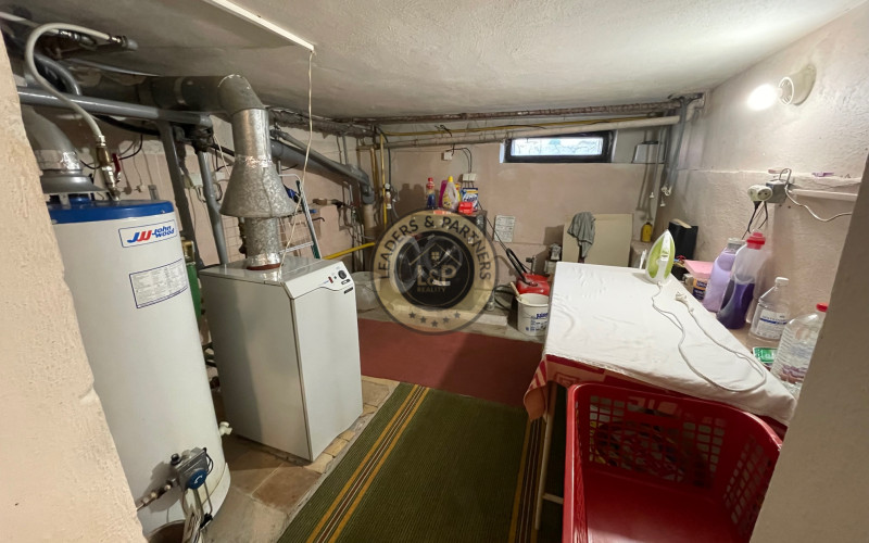 NA PREDAJ: Priestranný rodinný dom Nitra - Zobor s garážou