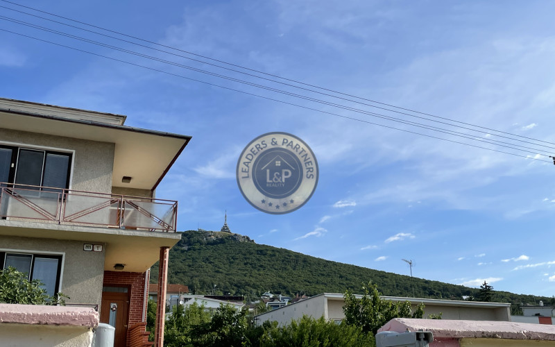 NA PREDAJ: Priestranný rodinný dom Nitra - Zobor s garážou