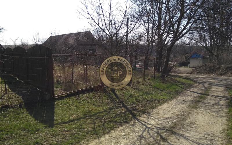 Ponúkame na predaj stavebný pozemok Koválovec - Radošovce