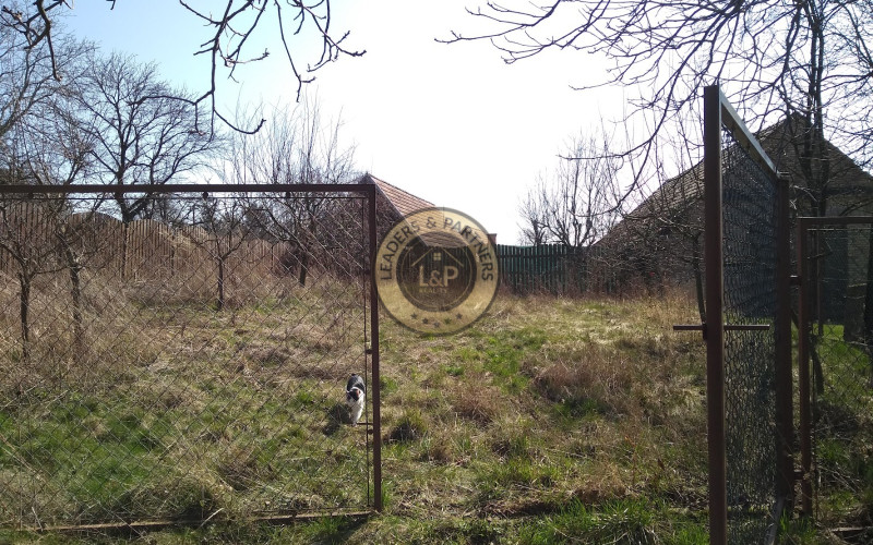 Ponúkame na predaj stavebný pozemok Koválovec - Radošovce