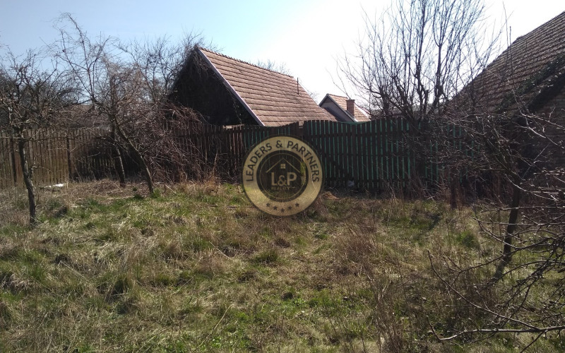 Ponúkame na predaj stavebný pozemok Koválovec - Radošovce