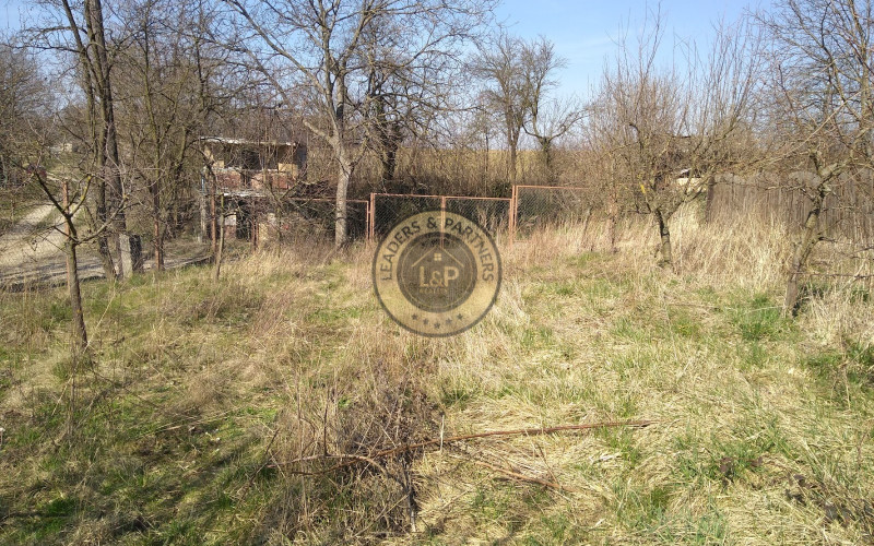 Ponúkame na predaj stavebný pozemok Koválovec - Radošovce