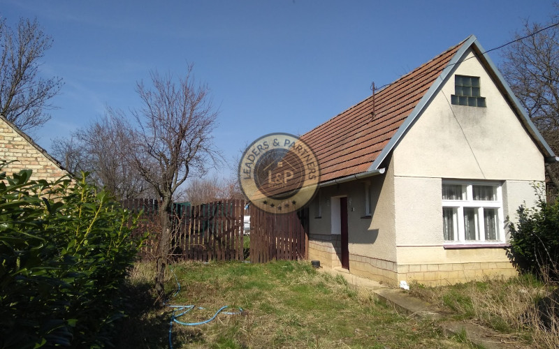 Ponúkame na predaj stavebný pozemok Koválovec - Radošovce