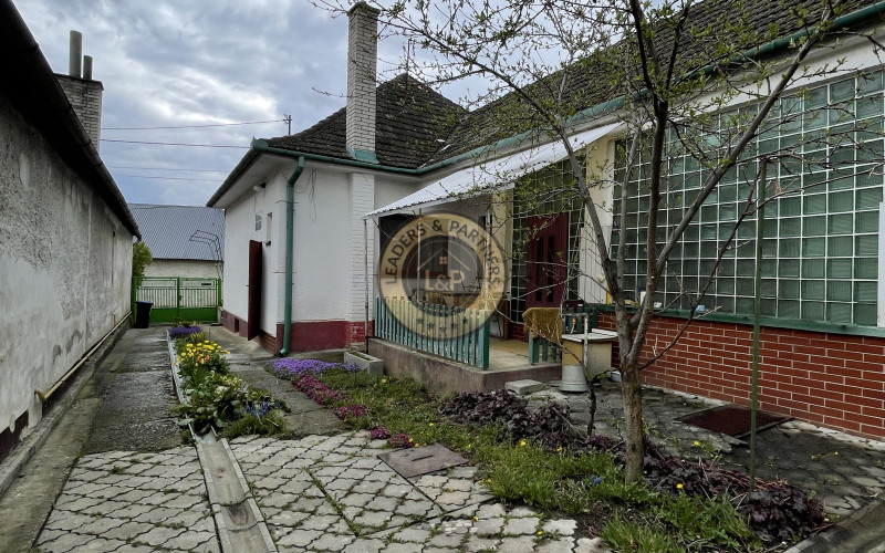 NA PREDAJ RODINNÝ DOM V OBCI IVANOVCE - Pozemok 570 m2