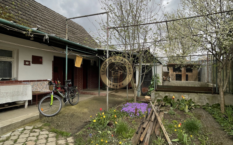 NA PREDAJ RODINNÝ DOM V OBCI IVANOVCE - Pozemok 570 m2