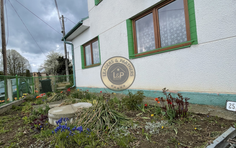 NA PREDAJ RODINNÝ DOM V OBCI IVANOVCE - Pozemok 570 m2