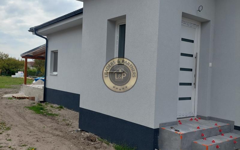 Leaders&Partner reality s.r.o., pobočka Nitra ponúka na predaj 4 izbový rodinny dom v obci Veľké Úľany