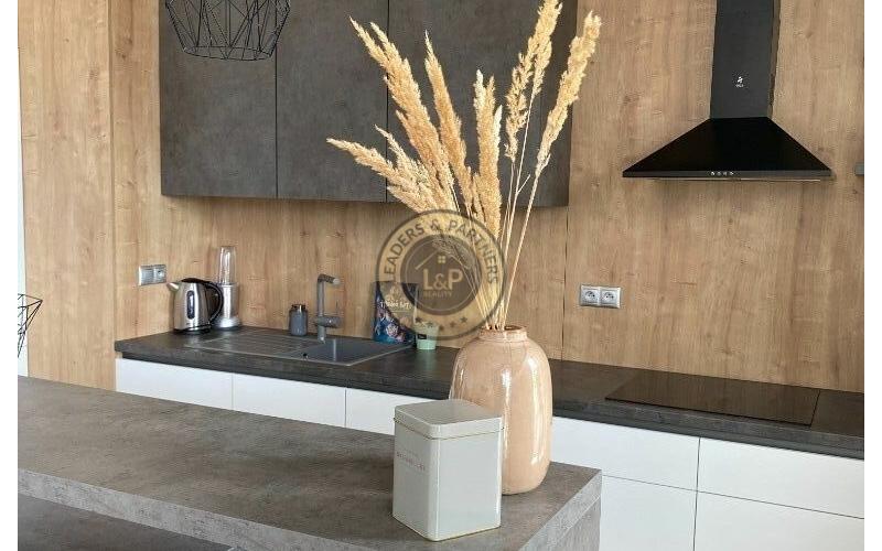 PRENÁJOM 4 IZBOVÝ NADŠTANDARTNÝ BYT NA KRIŽOVATKÁCH