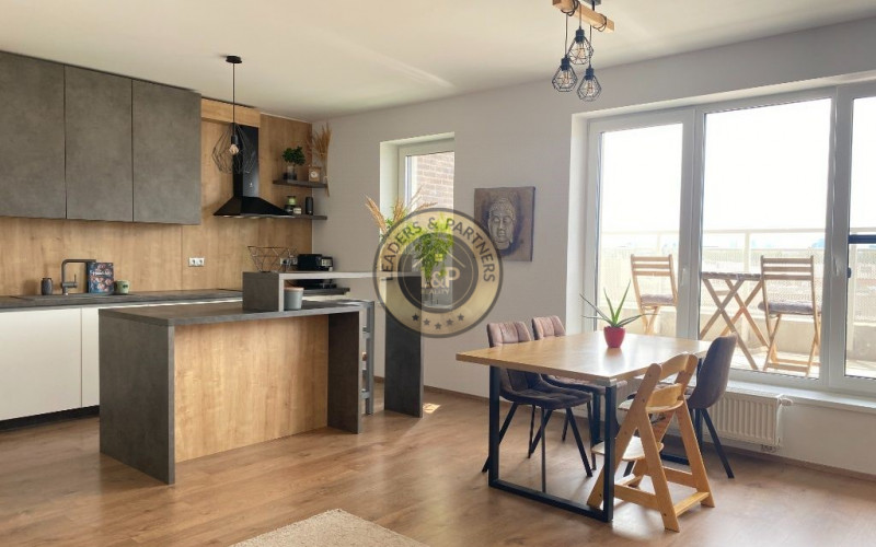 PRENÁJOM 4 IZBOVÝ NADŠTANDARTNÝ BYT NA KRIŽOVATKÁCH