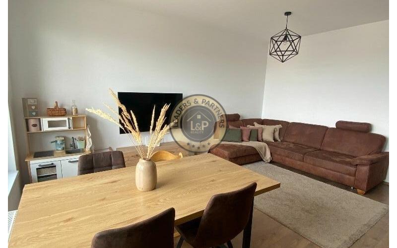 PRENÁJOM 4 IZBOVÝ NADŠTANDARTNÝ BYT NA KRIŽOVATKÁCH