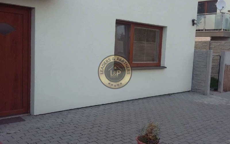 Prenájom 2 izbový byt s predzáhradkou a parkovaním Hradská ulica Vrakuňa