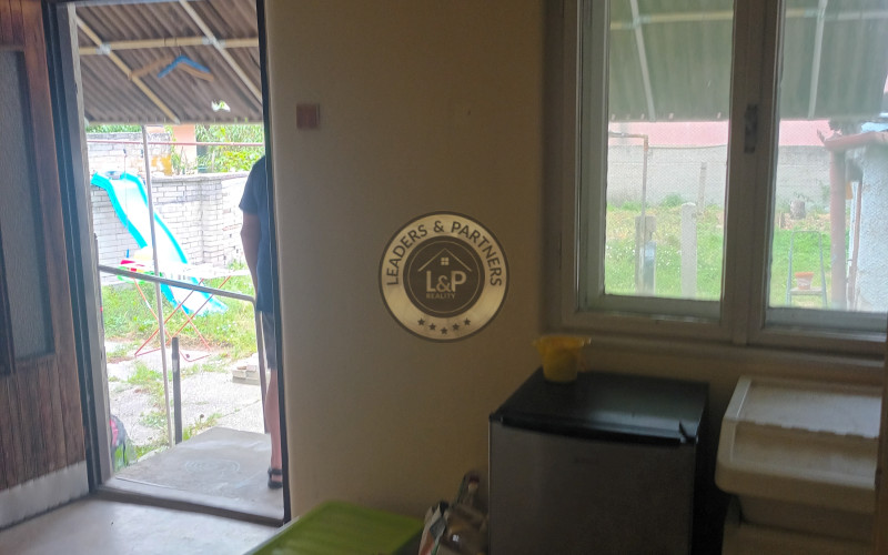 Rodinný dom s pozemkom - Rača