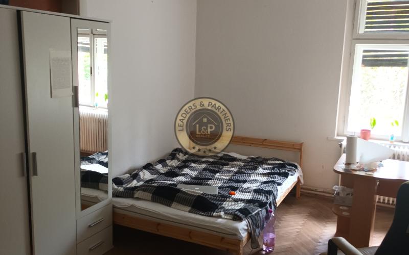 Rodinný dom s pozemkom - Rača