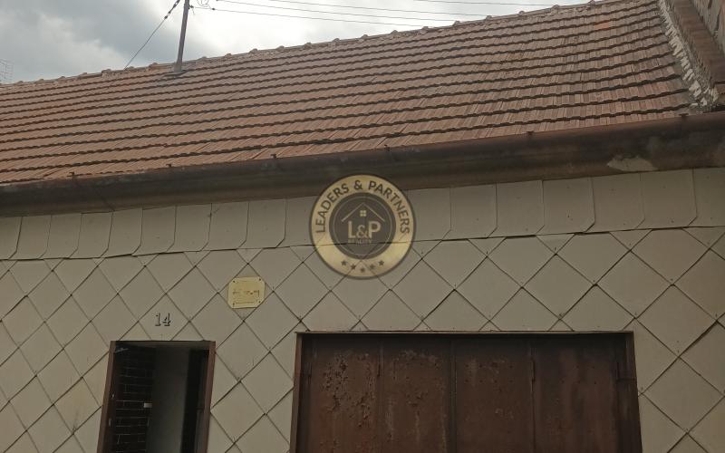 Rodinný dom s pozemkom - Rača