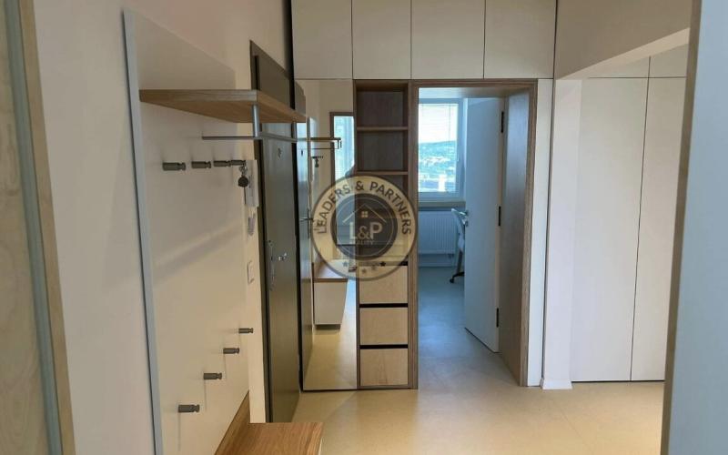 PRENÁJOM 3 izbový byt Dlhé Diely