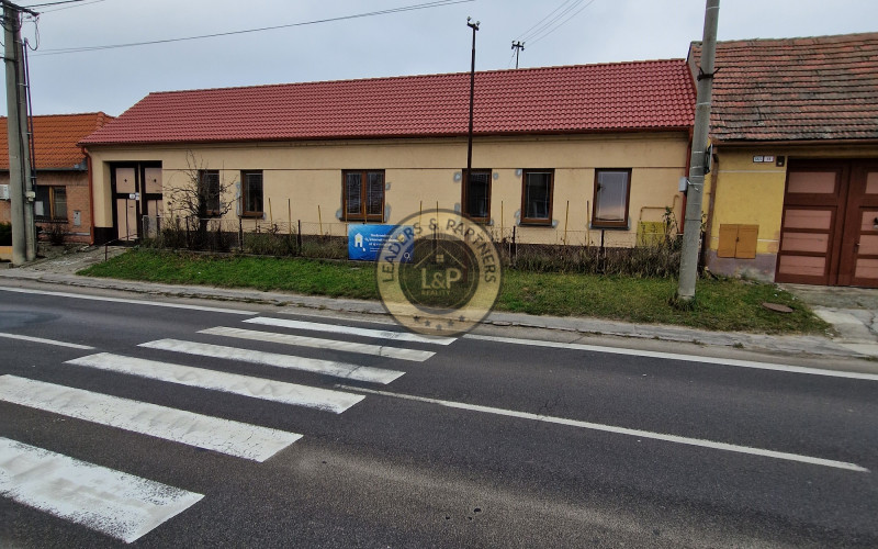 Ponúkame na predaj rodinný dom v Čáčove