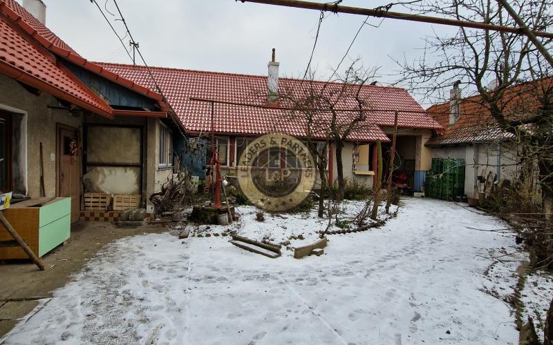 Ponúkame na predaj rodinný dom v Čáčove