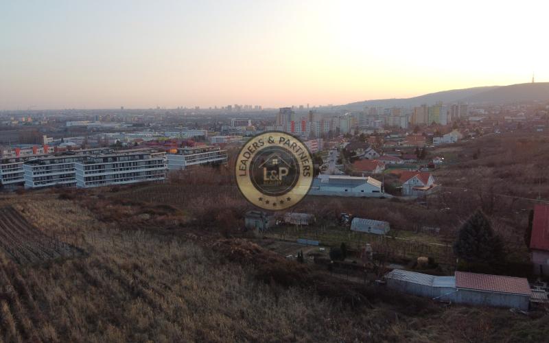 PREDAJ KRÁSNY 3 IZBOVÝ BYT RAČA - KARPATSKÉ NÁMESTIE