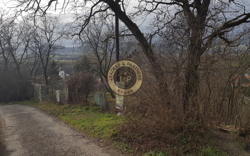 PREDAJ - ZÁHRADA S VÝHĽADOM NA DEVÍN