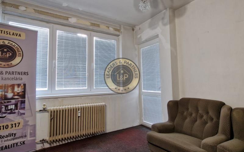 PREDAJ KRÁSNY 3 IZBOVÝ BYT RAČA - KARPATSKÉ NÁMESTIE