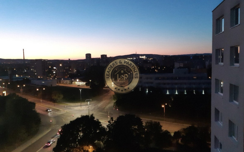 PRENÁJOM KRÁSNY 3 IZBOVÝ BYT, PETRŽALKA, SMOLENICKÁ