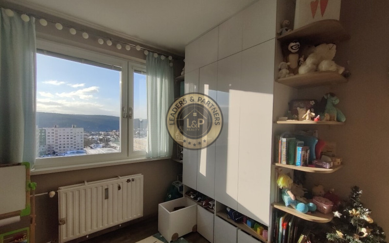 3 izbový byt Košice - KVP, Čordákova, kompl. rek., loggia, špajza, kumbál v byte, zariadenie v cene