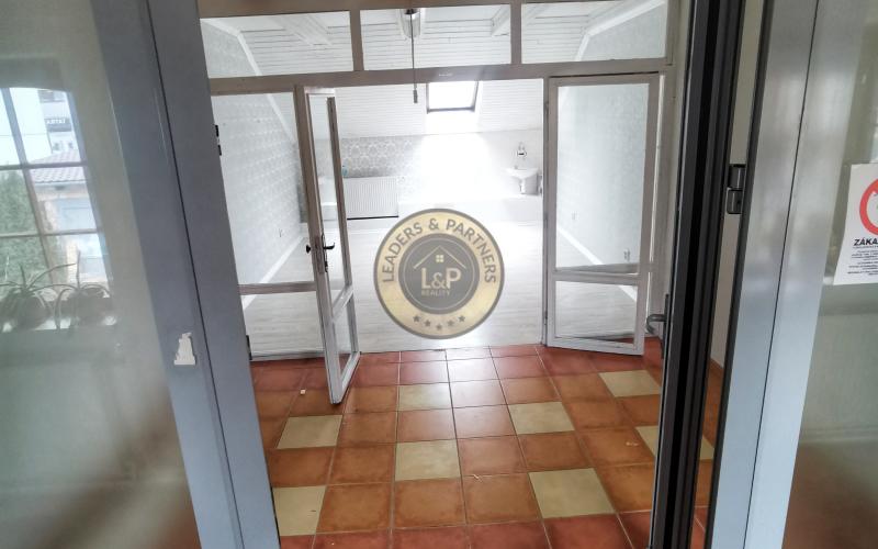 PRENÁJOM obchodný priestor Hlohovec