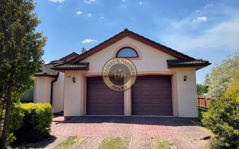 Rodinný dom Košice - okolie, Komárovce, dvojgaráž, terasa, krb