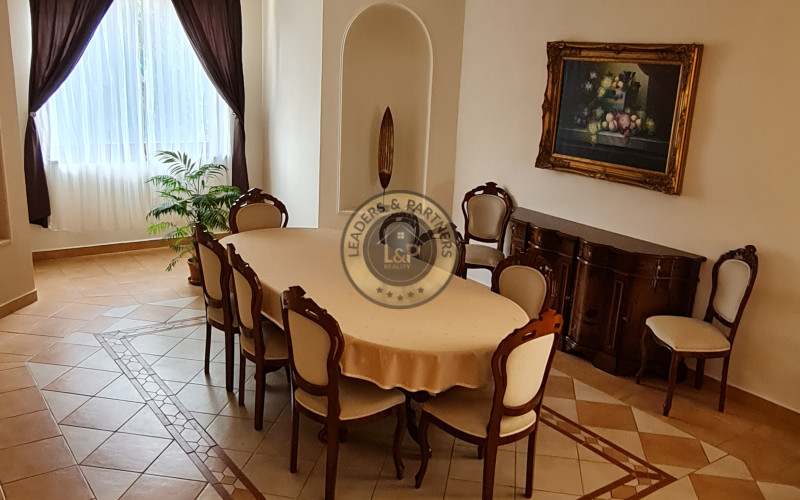 Rodinný dom Košice - okolie, Komárovce, dvojgaráž, terasa, krb