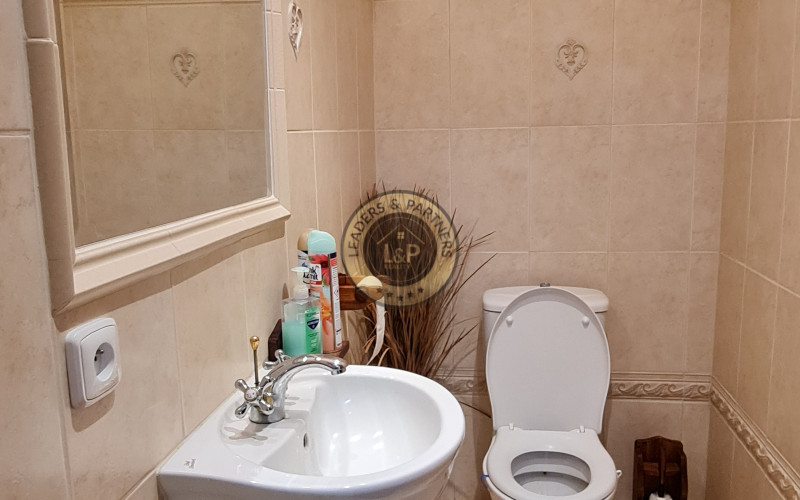 Rodinný dom Košice - okolie, Komárovce, dvojgaráž, terasa, krb