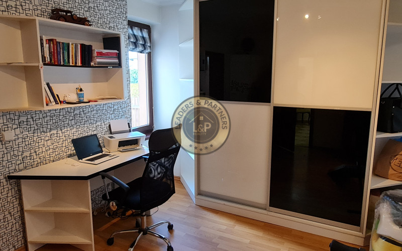 Rodinný dom Košice - okolie, Komárovce, dvojgaráž, terasa, krb