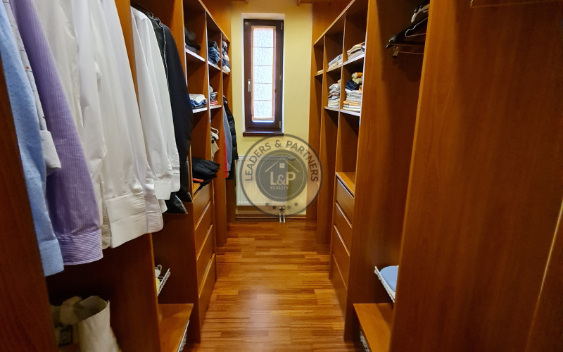 Rodinný dom Košice - okolie, Komárovce, dvojgaráž, terasa, krb