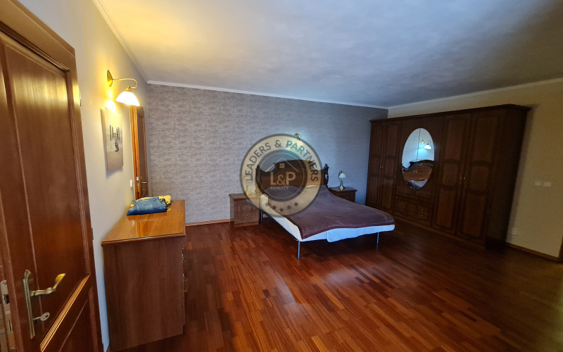 Rodinný dom Košice - okolie, Komárovce, dvojgaráž, terasa, krb