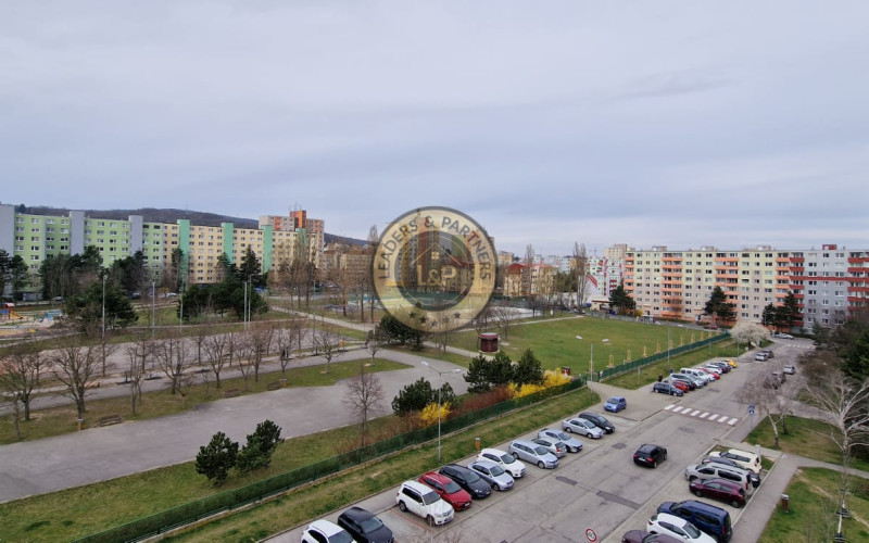 VEĽKOMETRÁŽNÝ BYT PRE RODINU, DÚBRAVKA