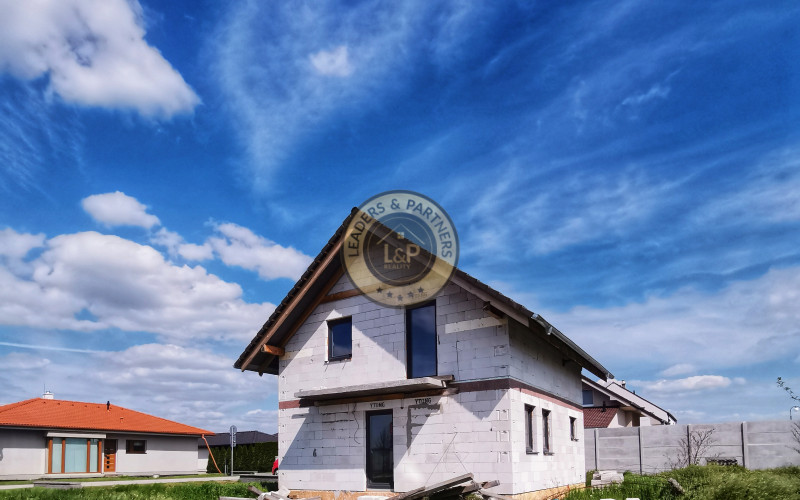 Rozostavaný 4 izbový dom, Pečeňady