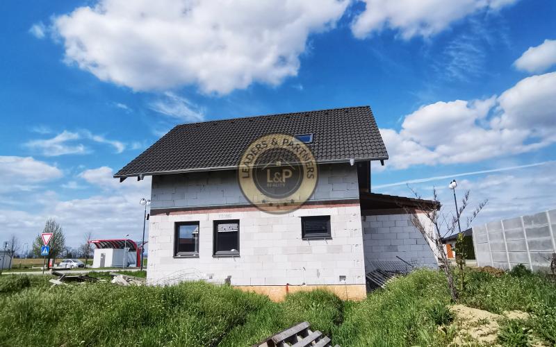 Rozostavaný 4 izbový dom, Pečeňady