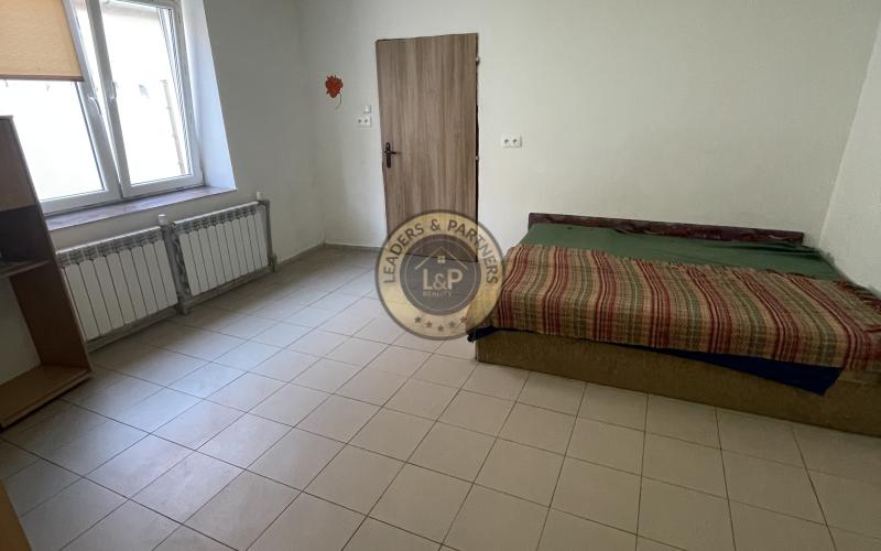 Prenájom 4-izbového domu v Zavare